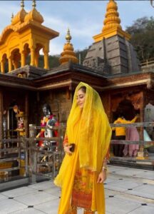 Divya Sharma Biography