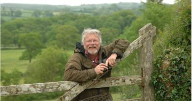 Bill Oddie Biography