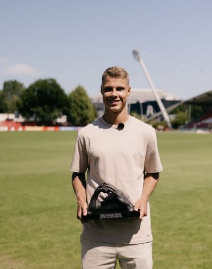 Sean Steur Biography