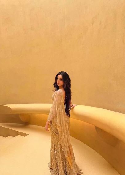 komal tanwar Biography