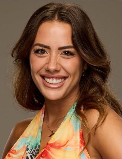 Dee Valladares Biography